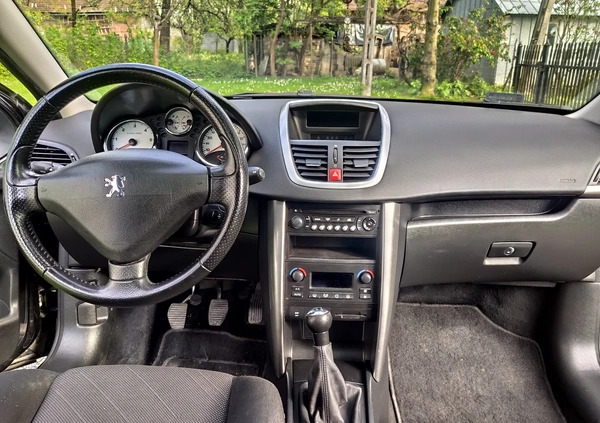 Peugeot 207 cena 9500 przebieg: 227000, rok produkcji 2007 z Krosno małe 121